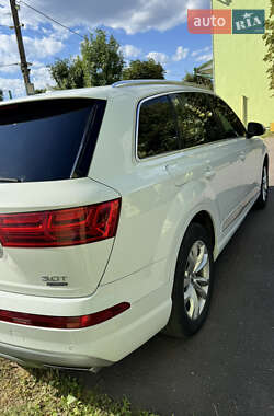 Позашляховик / Кросовер Audi Q7 2016 в 