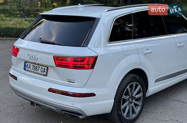 Позашляховик / Кросовер Audi Q7 2016 в 