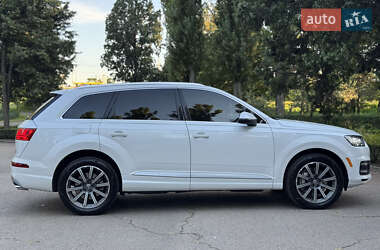 Позашляховик / Кросовер Audi Q7 2016 в 
