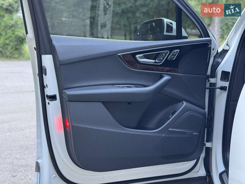 Позашляховик / Кросовер Audi Q7 2016 в Києві фото 43 Позашляховик / Кросовер Audi Q7 2016 в Києві