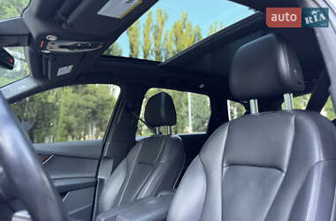 Позашляховик / Кросовер Audi Q7 2016 в 