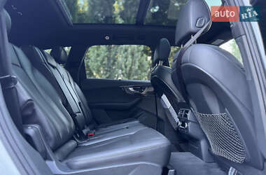Позашляховик / Кросовер Audi Q7 2016 в 