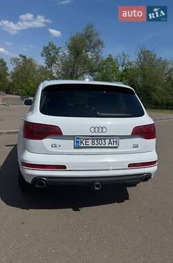 Позашляховик / Кросовер Audi Q7 2013 в 