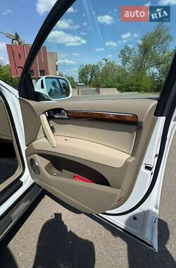 Позашляховик / Кросовер Audi Q7 2013 в 