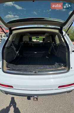 Позашляховик / Кросовер Audi Q7 2013 в 