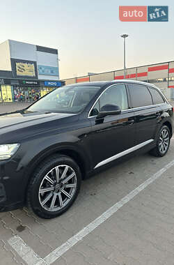Позашляховик / Кросовер Audi Q7 2016 в 