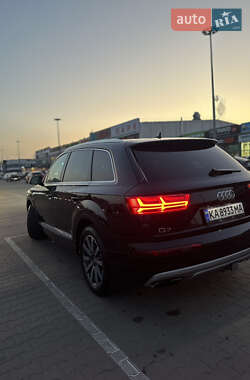 Позашляховик / Кросовер Audi Q7 2016 в 