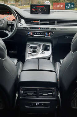 Внедорожник / Кроссовер Audi Q7 2016 в 