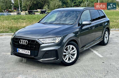 Позашляховик / Кросовер Audi Q7 2021 в 