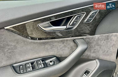 Позашляховик / Кросовер Audi Q7 2021 в 