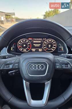 Внедорожник / Кроссовер Audi Q7 2016 в 