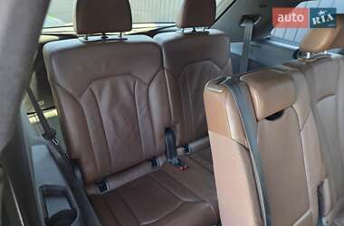 Внедорожник / Кроссовер Audi Q7 2016 в 