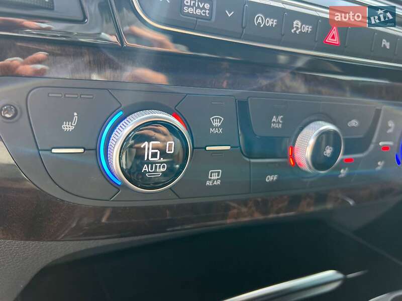 Позашляховик / Кросовер Audi Q7 2017 в Львові