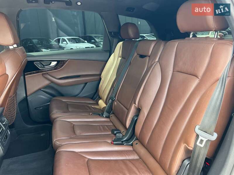 Позашляховик / Кросовер Audi Q7 2017 в Львові