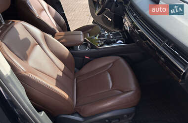 Внедорожник / Кроссовер Audi Q7 2017 в 