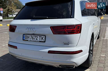 Позашляховик / Кросовер Audi Q7 2016 в 