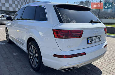 Позашляховик / Кросовер Audi Q7 2016 в 