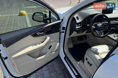 Позашляховик / Кросовер Audi Q7 2016 в 