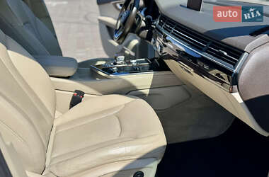 Позашляховик / Кросовер Audi Q7 2016 в 