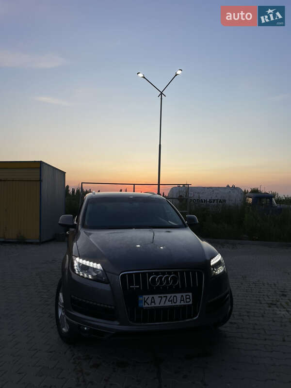 Внедорожник / Кроссовер Audi Q7 2011 в Вишневом