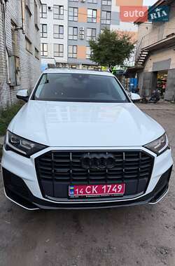 Позашляховик / Кросовер Audi Q7 2020 в 