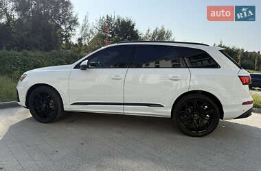 Позашляховик / Кросовер Audi Q7 2020 в 