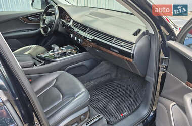 Внедорожник / Кроссовер Audi Q7 2015 в 