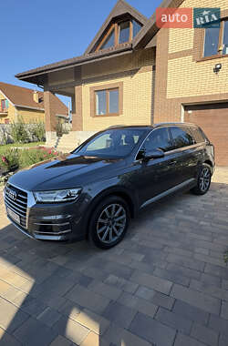 Внедорожник / Кроссовер Audi Q7 2018 в 