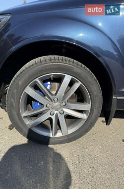 Позашляховик / Кросовер Audi Q7 2013 в 