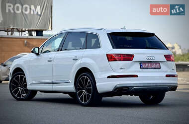 Позашляховик / Кросовер Audi Q7 2017 в 