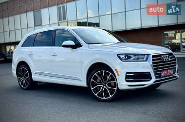 Позашляховик / Кросовер Audi Q7 2017 в 