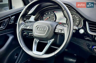 Позашляховик / Кросовер Audi Q7 2017 в 