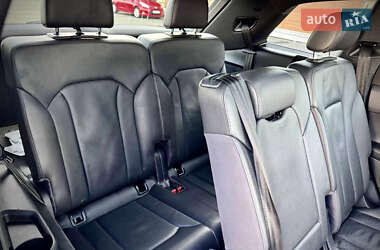 Позашляховик / Кросовер Audi Q7 2017 в 