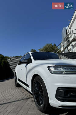 Внедорожник / Кроссовер Audi Q7 2017 в 