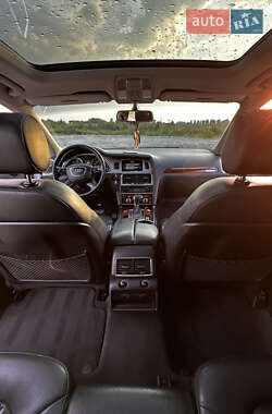 Внедорожник / Кроссовер Audi Q7 2012 в 