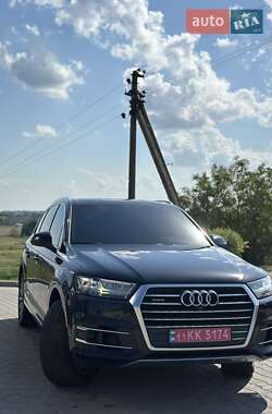 Позашляховик / Кросовер Audi Q7 2017 в 