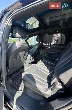 Позашляховик / Кросовер Audi Q7 2017 в 