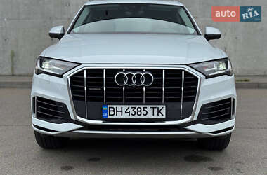 Позашляховик / Кросовер Audi Q7 2022 в 
