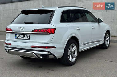 Позашляховик / Кросовер Audi Q7 2022 в 