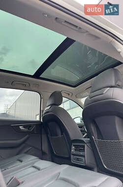 Позашляховик / Кросовер Audi Q7 2022 в 