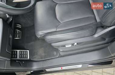 Позашляховик / Кросовер Audi Q7 2020 в 