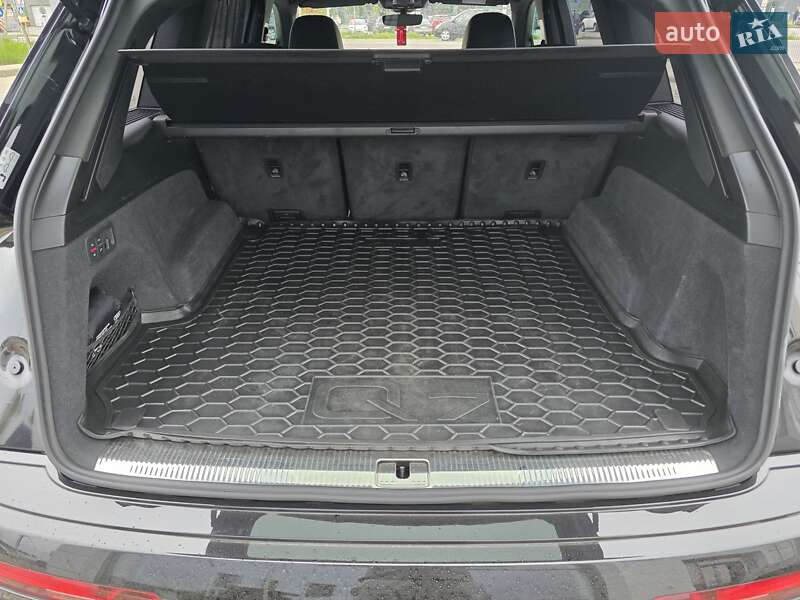 Позашляховик / Кросовер Audi Q7 2020 в Луцьку