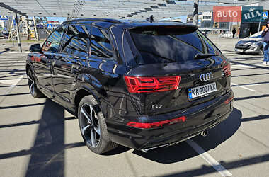 Внедорожник / Кроссовер Audi Q7 2018 в 