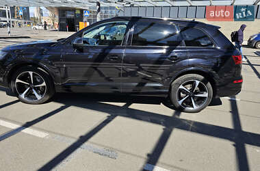 Внедорожник / Кроссовер Audi Q7 2018 в 