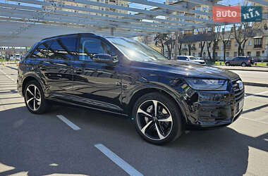Внедорожник / Кроссовер Audi Q7 2018 в 