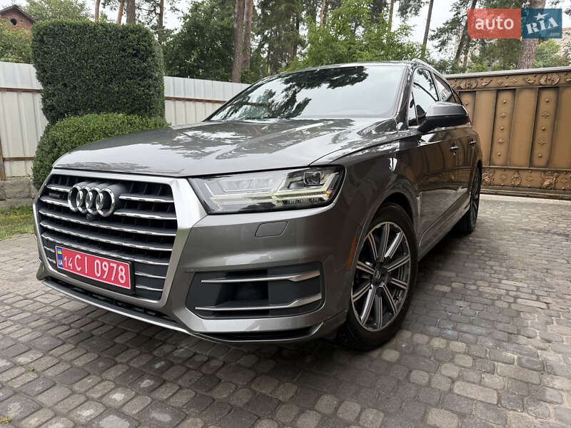 Внедорожник / Кроссовер Audi Q7 2017 в 