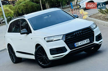 Позашляховик / Кросовер Audi Q7 2016 в 