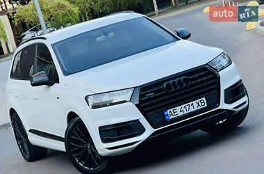 Позашляховик / Кросовер Audi Q7 2016 в 