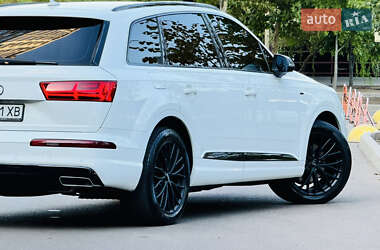 Позашляховик / Кросовер Audi Q7 2016 в 