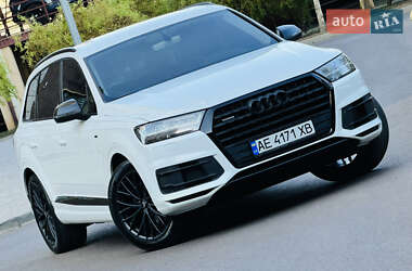 Позашляховик / Кросовер Audi Q7 2016 в 